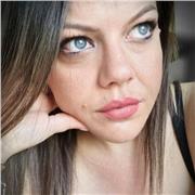 Insegnante di scuola secondaria di secondo grado impartisce ripetizioni